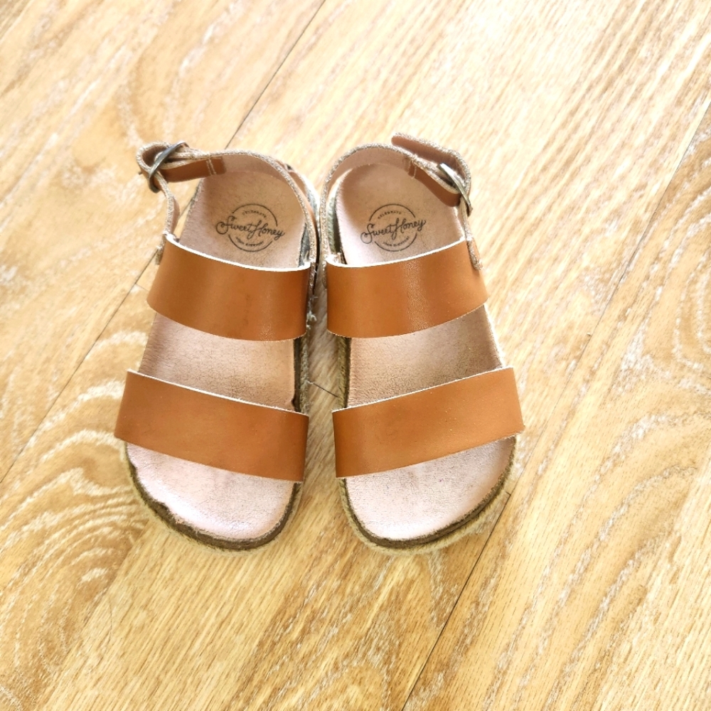 Sweethoney sandals